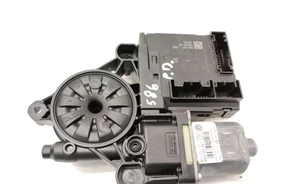 Volkswagen PASSAT B7 Front door window regulator motor 0130822451 988705317 3AA959701A