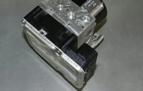 Volkswagen Touareg II ABS Pump 7P0614517C