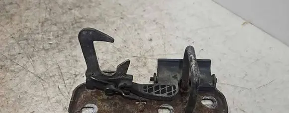 Volkswagen Tiguan Engine bonnet/hood lock/latch loop/hook 1K0823480