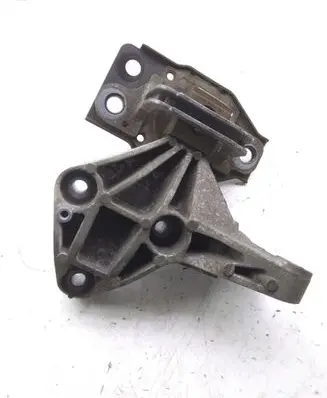 Nissan Qashqai+2 Engine mount bracket