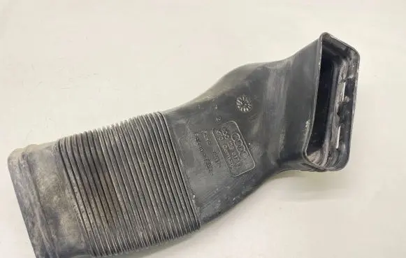 Audi A6 S6 C5 4B Air intake hose/pipe 8D0129617E