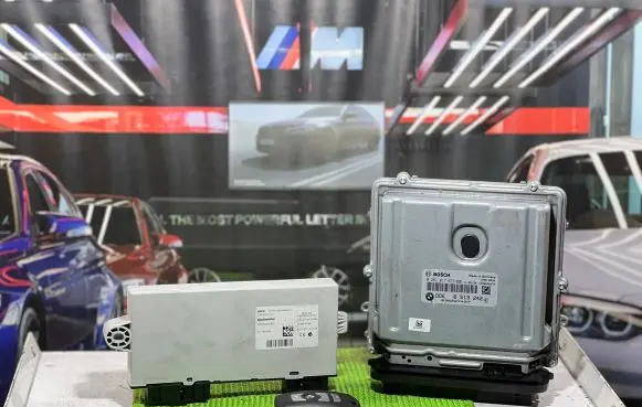 BMW 5 F10 F11 Engine ECU kit and lock set 8513242