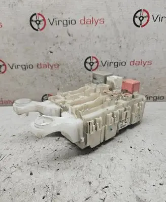 Toyota RAV 4 (XA30) Fuse module 8273042011 8D071906 0426