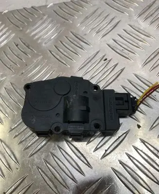 Audi A4 S4 B8 8K Air flap motor/actuator EFB330 29012009 K9743006