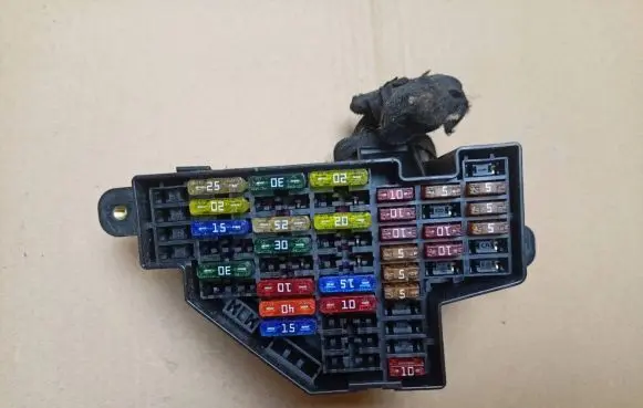 Volkswagen PASSAT CC Fuse module 03407979