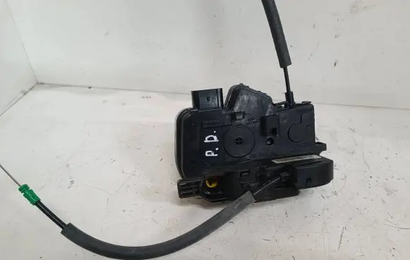 KIA Sportage Front door lock 813203U020