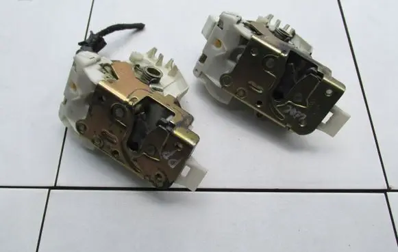 Ford Focus Loading door lock XS41A21812DE