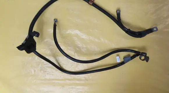 Mercedes-Benz C W203 Positive cable (battery) A2035402206