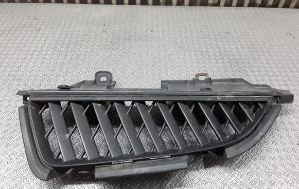 Mitsubishi Grandis Front bumper upper radiator grill MN145455