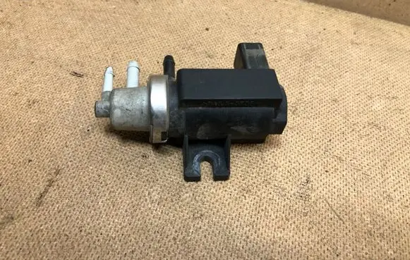 Audi A3 S3 8L Turbo solenoid valve 1J0906627B