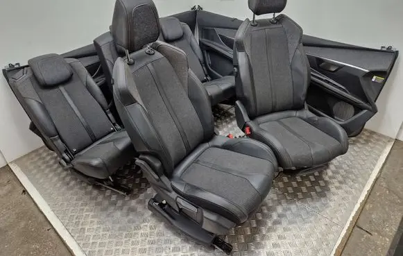 Peugeot 5008 II Interior set 
