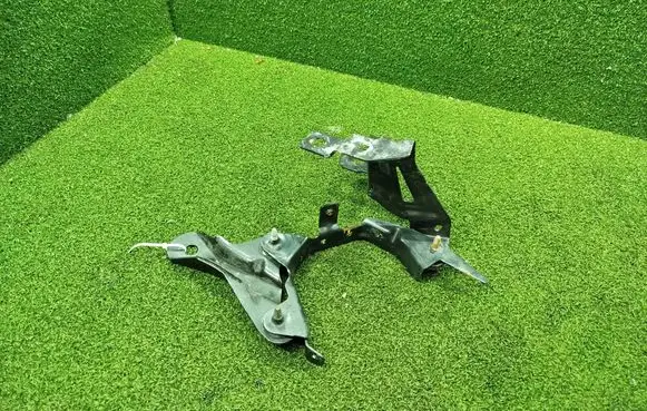 Opel Vivaro Power steering pump mounting bracket 996947948R 453779 996943370