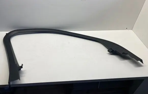 Volvo XC90 Front door window/glass frame 31393870