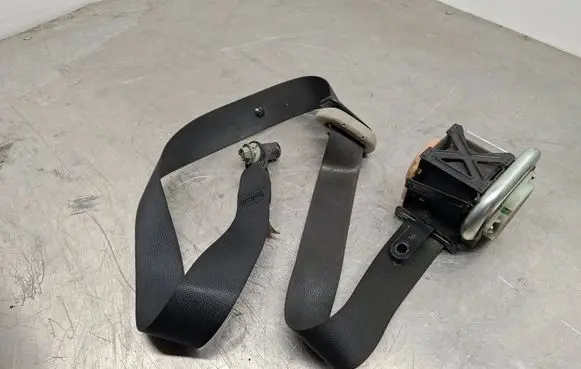 Suzuki Grand Vitara II Front seatbelt 8494065J0 TKAB2EP526