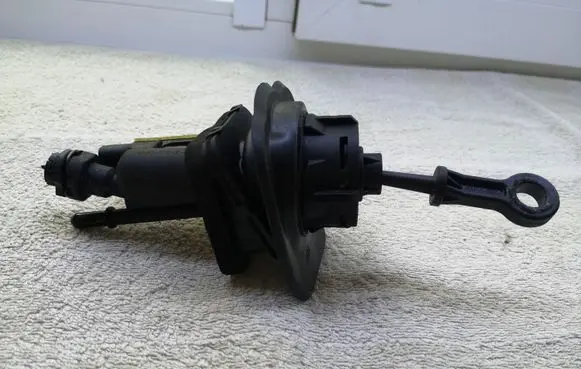 Clutch slave cylinder