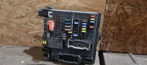 Volvo S80 Fuse module 8688264