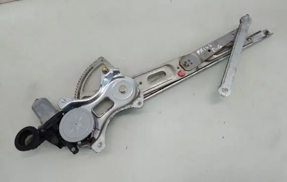 Toyota Prius (NHW20) Rear door window regulator with motor 8571035180