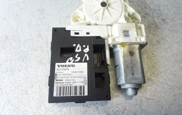 Volvo S40 Front door window regulator motor 30737679