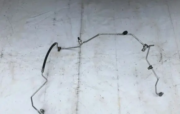Renault Captur Air conditioning (A/C) pipe/hose 924404702R