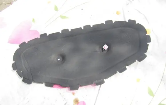 Engine bonnet/hood sound/heat insulation
