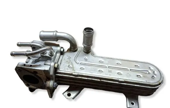 Skoda Octavia Mk2 (1Z) EGR valve cooler 038131513AD