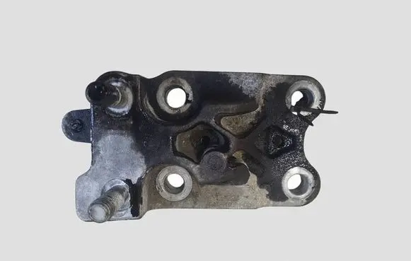 Ford Fiesta Engine mounting bracket