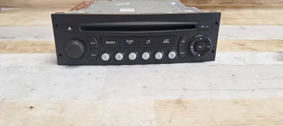 Radio/CD/DVD/GPS head unit