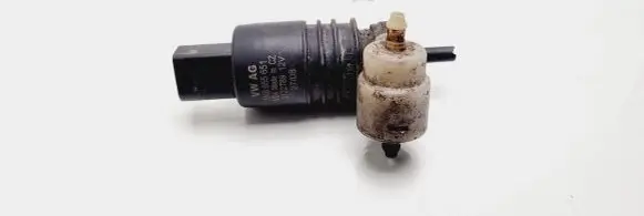 Volkswagen PASSAT B6 Windscreen/windshield washer pump 1K6955651
