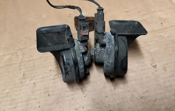 Jeep Cherokee III KJ Horn signal