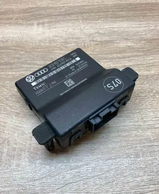 Volkswagen PASSAT B6 Gateway control module 3C0907530C 3C0907951A 07S