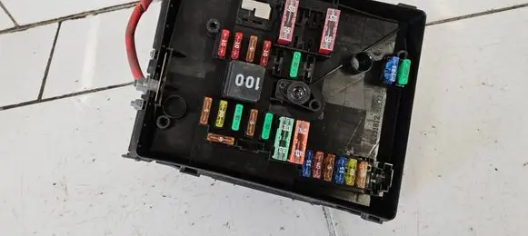 Volkswagen Touran I Fuse box set 01718130