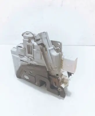 Volkswagen PASSAT B6 Front door lock 3C1837015A