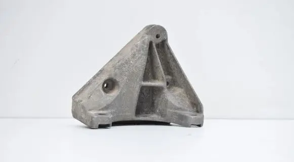Audi A6 S6 C4 4A Engine mounting bracket 4A0199353A