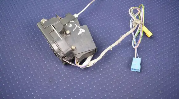 Mercedes-Benz Vaneo W414 Front door lock A4147200135