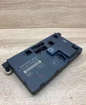 Mercedes-Benz E W211 Door control unit/module 2118701326