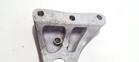Audi A1 Engine mounting bracket 6R0199185A