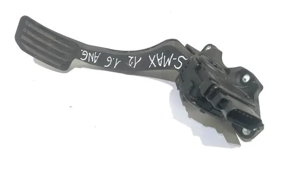 Accelerator throttle pedal