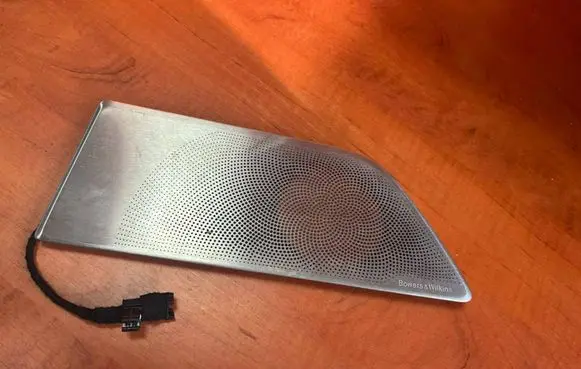 Side speaker trim/cover