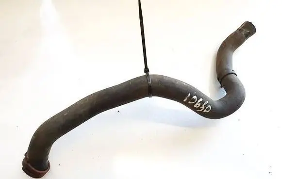 Engine coolant pipe/hose
