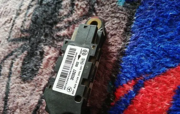 Mercedes-Benz C W203 Airbag deployment crash/impact sensor 0018209126