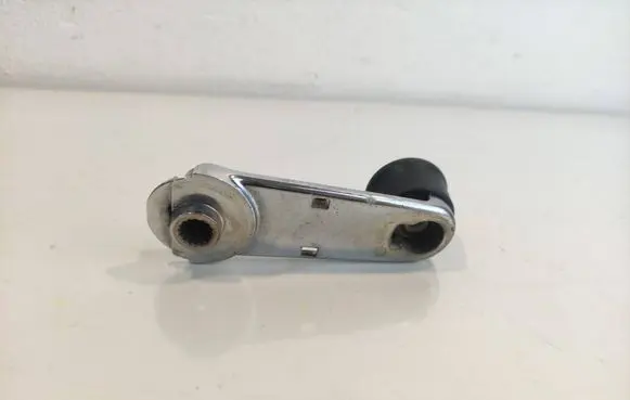 Audi A4 S4 B6 8E 8H Front door window winding handle 443837581DCAREWAY