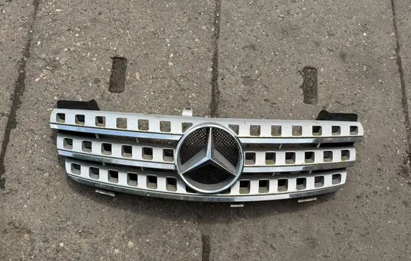 Mercedes-Benz ML W164 Front bumper upper radiator grill A1648880241 RPC510707