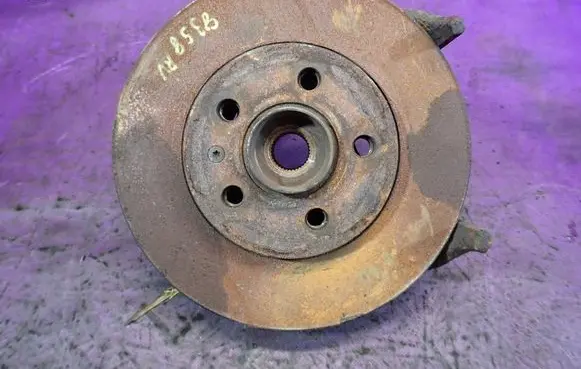 Skoda Fabia Mk2 (5J) Front wheel hub spindle knuckle