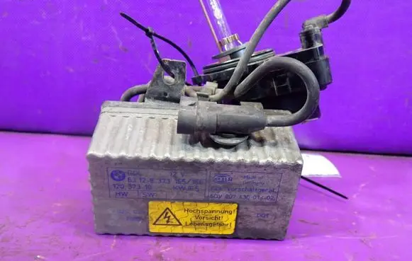 BMW 5 E39 Voltage converter/converter module 