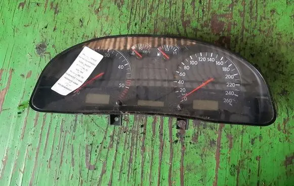Volkswagen PASSAT B5 Speedometer (instrument cluster)