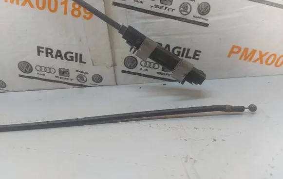 Volkswagen Golf V Engine bonnet/hood lock release cable 1K1823535a