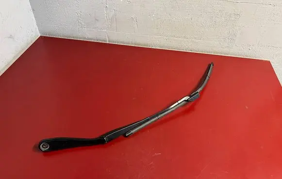 Front wiper blade arm