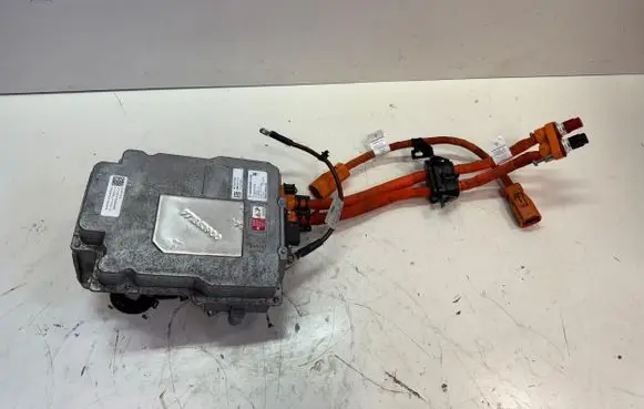 Voltage converter inverter