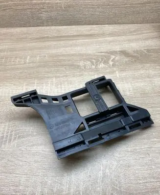 Mercedes-Benz E W212 Front bumper mounting bracket A2128850116