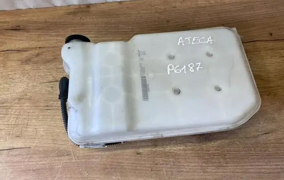 Cupra Ateca Windshield washer fluid reservoir/tank 5Q0955453BG